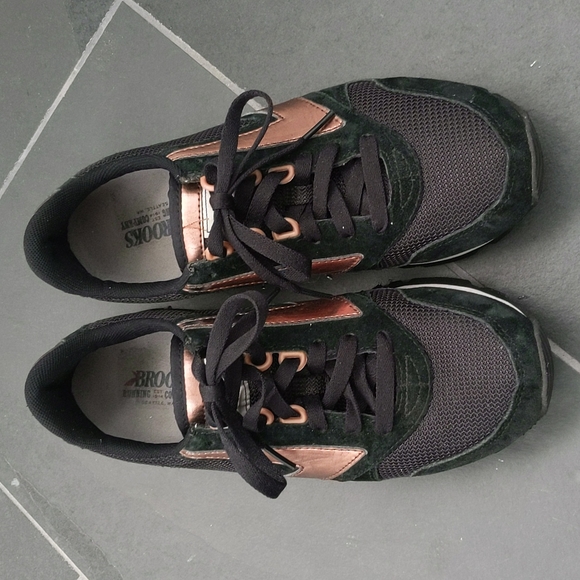 brooks vanguard sneaker